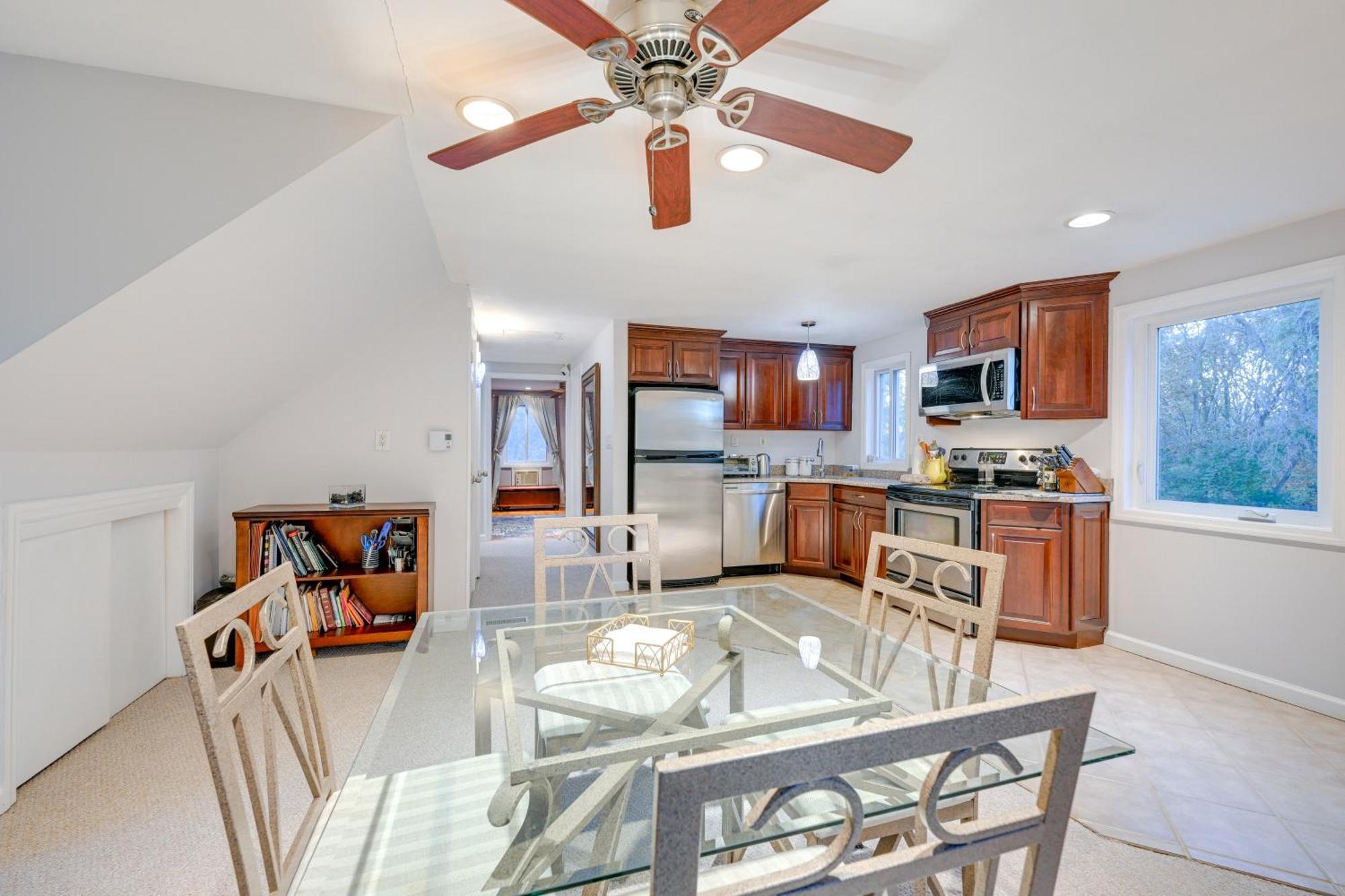 Cozy Dix Hills Apt With Deck About 7 Mi To Beach! Exterior photo