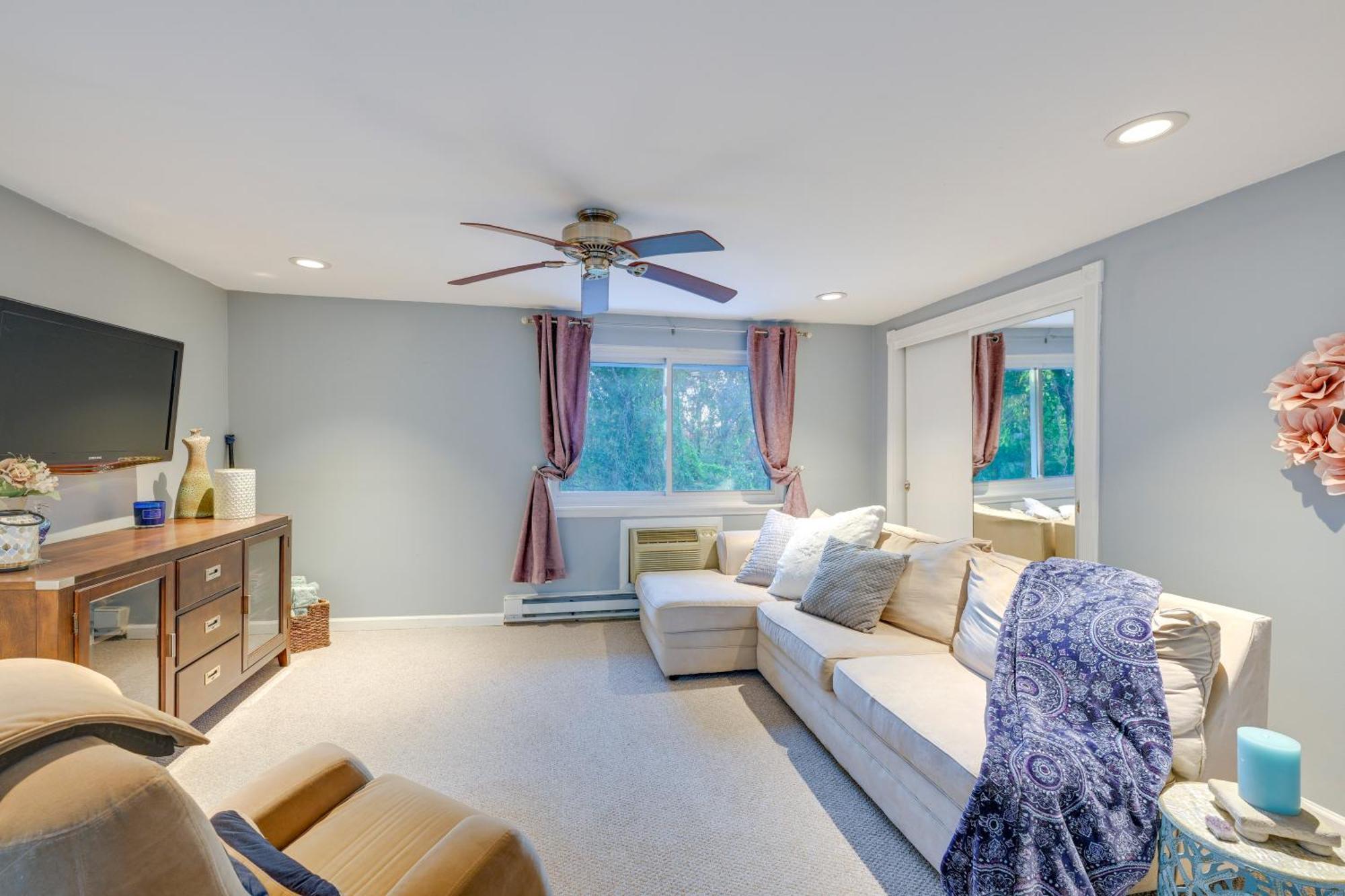 Cozy Dix Hills Apt With Deck About 7 Mi To Beach! Exterior photo