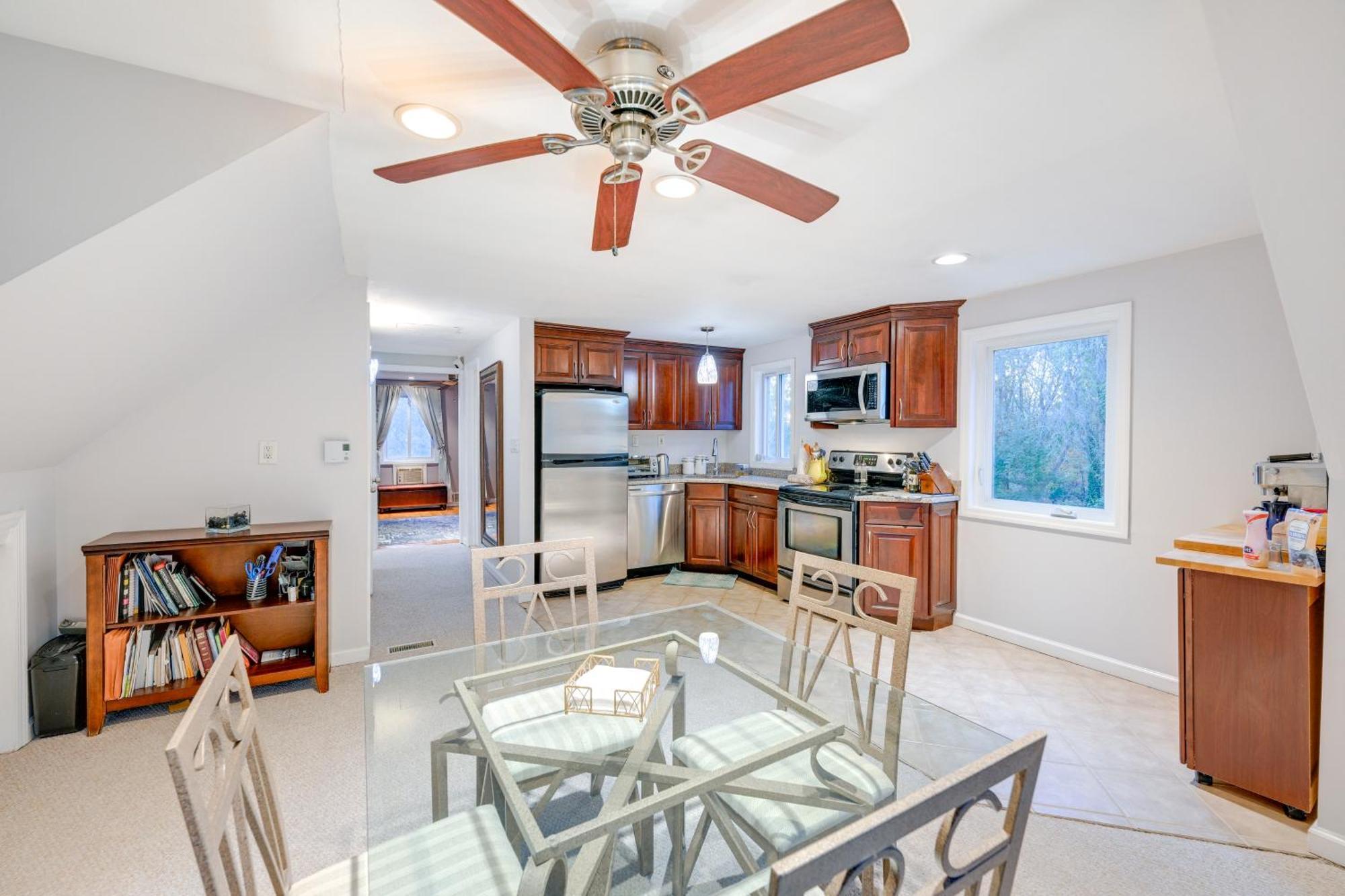 Cozy Dix Hills Apt With Deck About 7 Mi To Beach! Exterior photo
