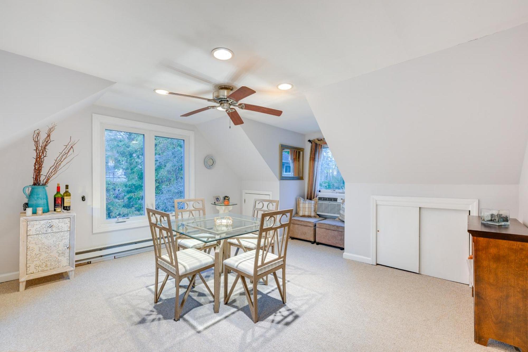 Cozy Dix Hills Apt With Deck About 7 Mi To Beach! Exterior photo