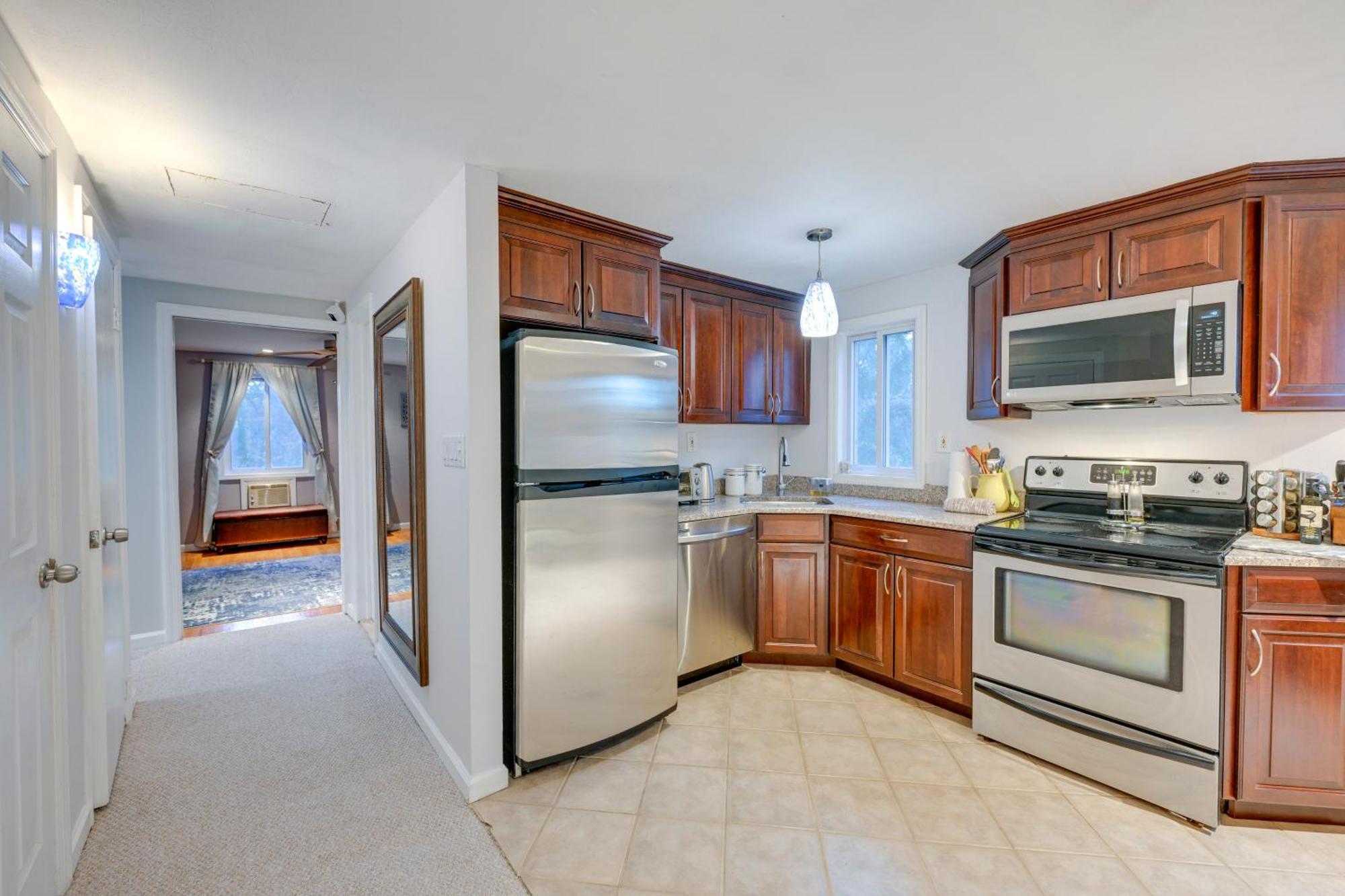 Cozy Dix Hills Apt With Deck About 7 Mi To Beach! Exterior photo
