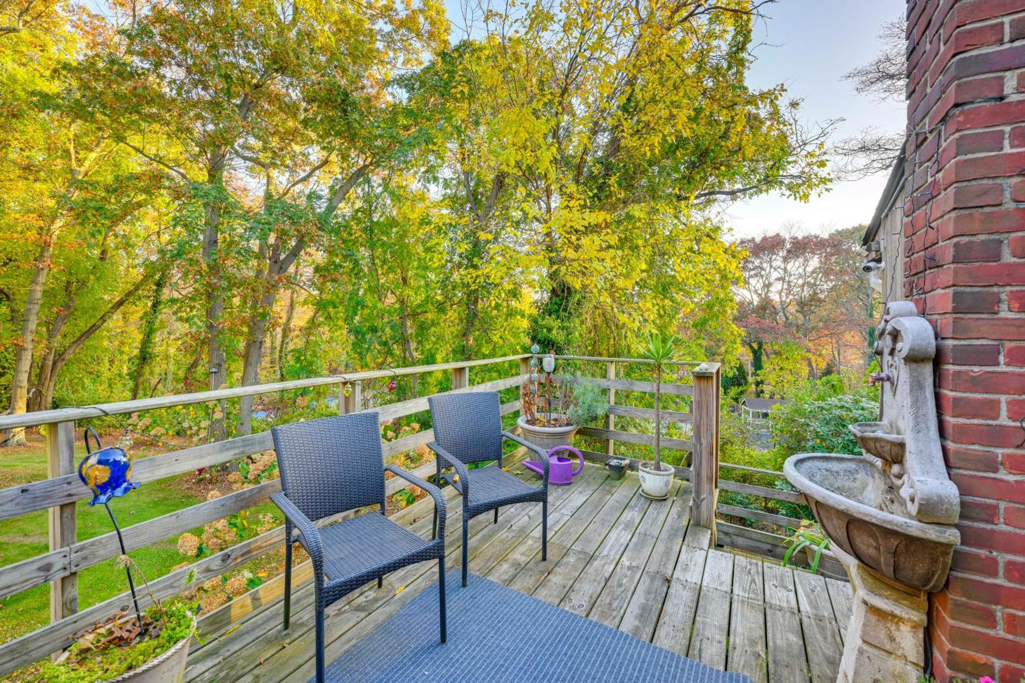 Cozy Dix Hills Apt With Deck About 7 Mi To Beach! Exterior photo